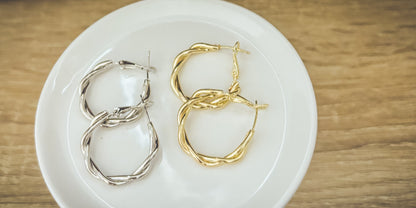 The Everyday Hoop Twist - Gold or Silver