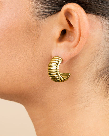 Philippa Ribbed Huggie Hoop Earrings