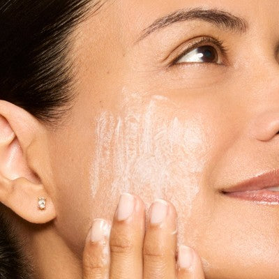 Honest Beauty Gentle Gel Cleanser with Chamomile and Calendula 5 fl oz - Imperfect Container