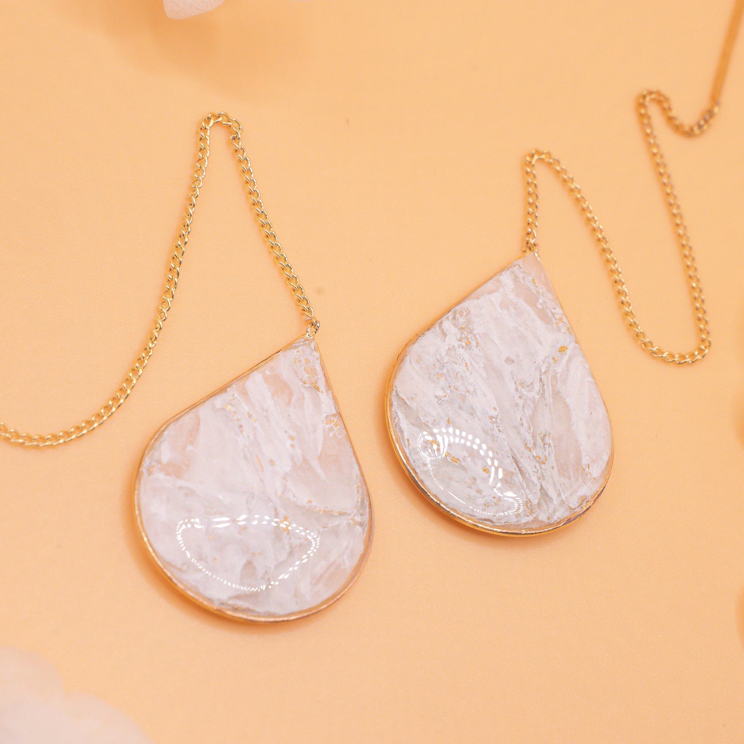 Cẩm - White Marble Gold Threaders