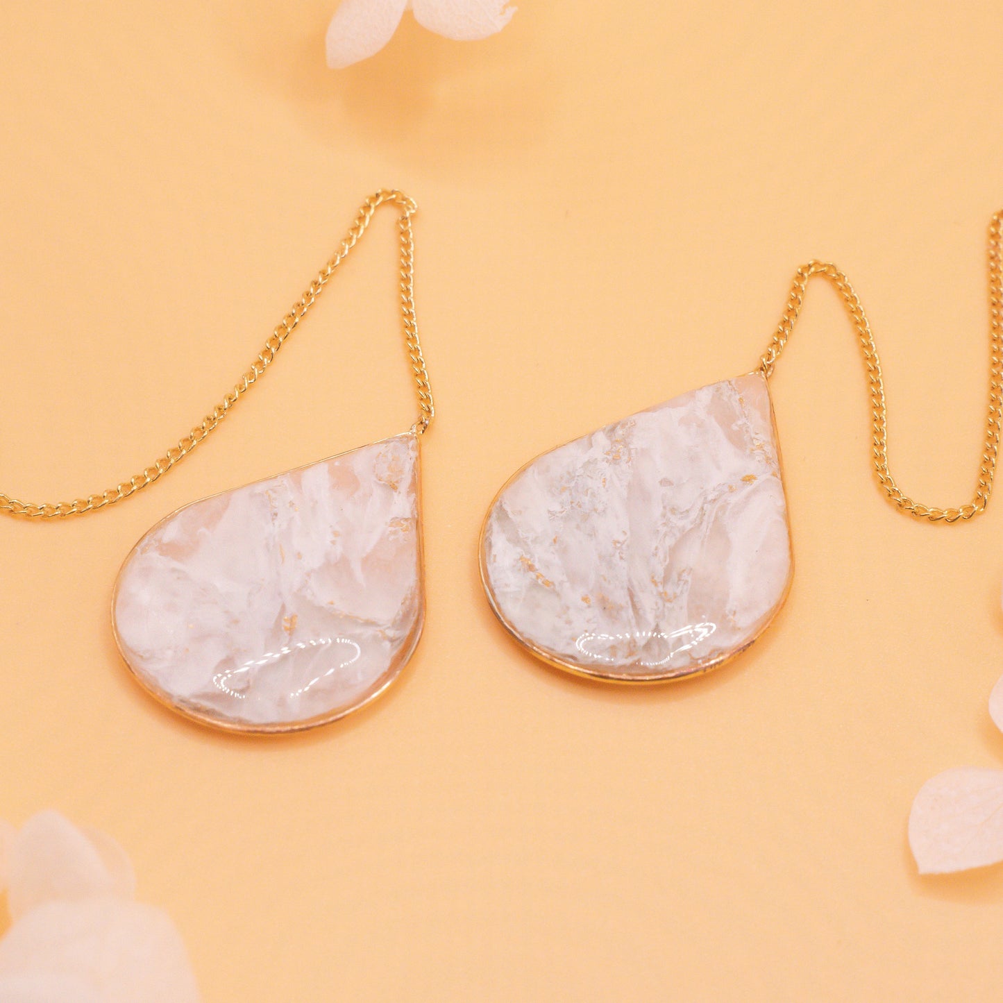 Cẩm - White Marble Gold Threaders